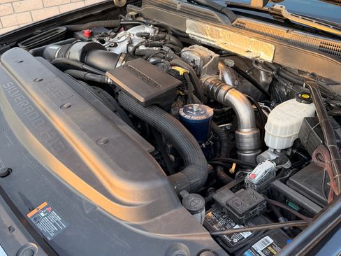 Used 2019 Chevrolet Silverado 2500 High Country w/ Duramax Plus Package AWD/4WD image 2