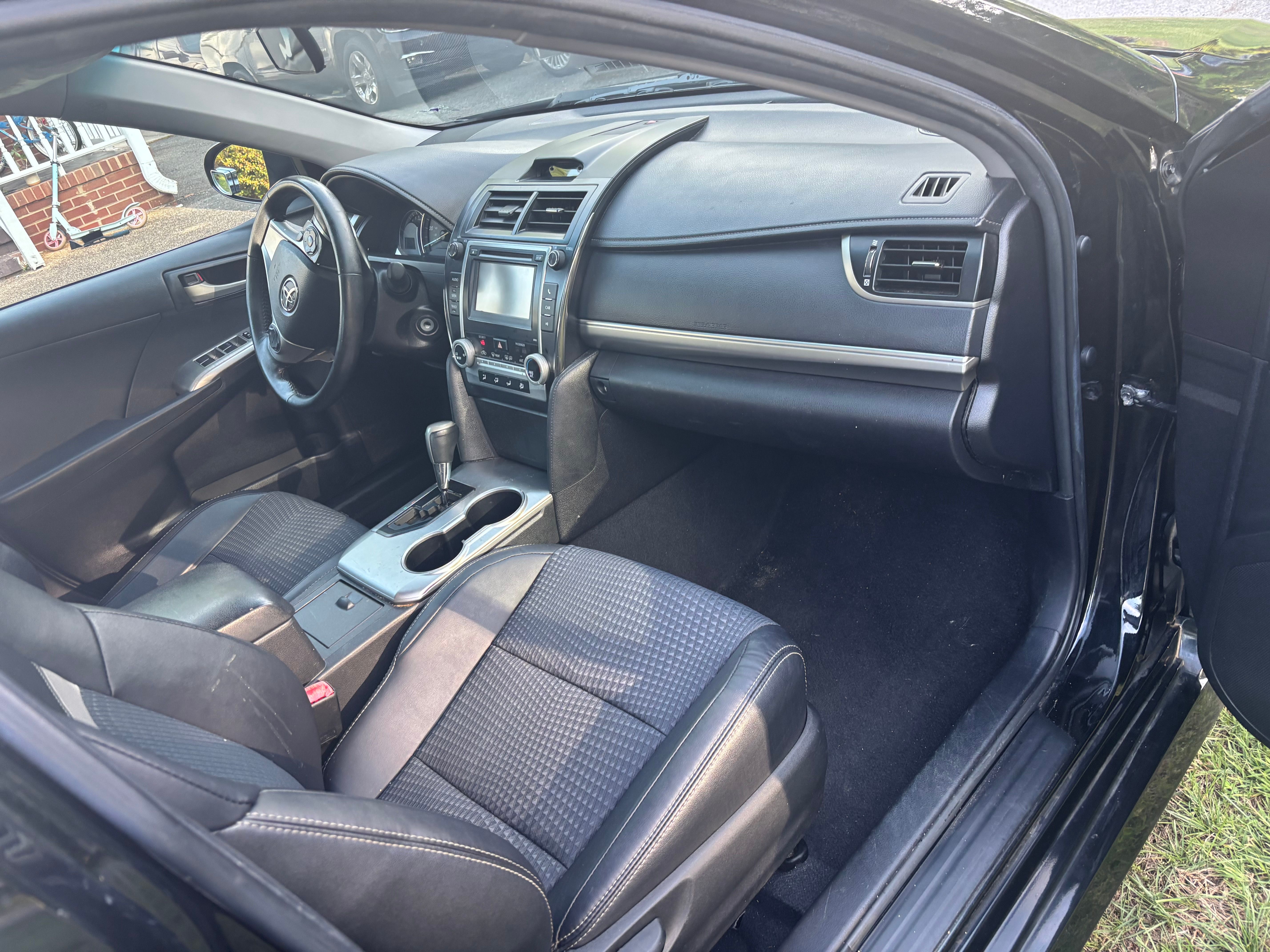 Used 2013 Toyota Camry SE FWD image 6