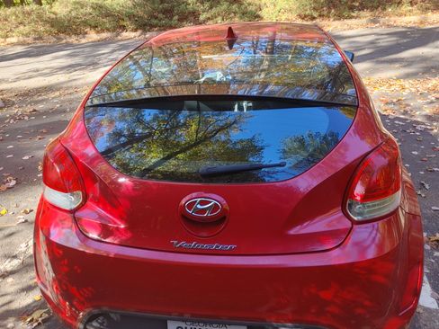 Used 2014 Hyundai Veloster image 9