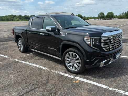 Used 2024 GMC Sierra 1500 Denali AWD/4WD image 4
