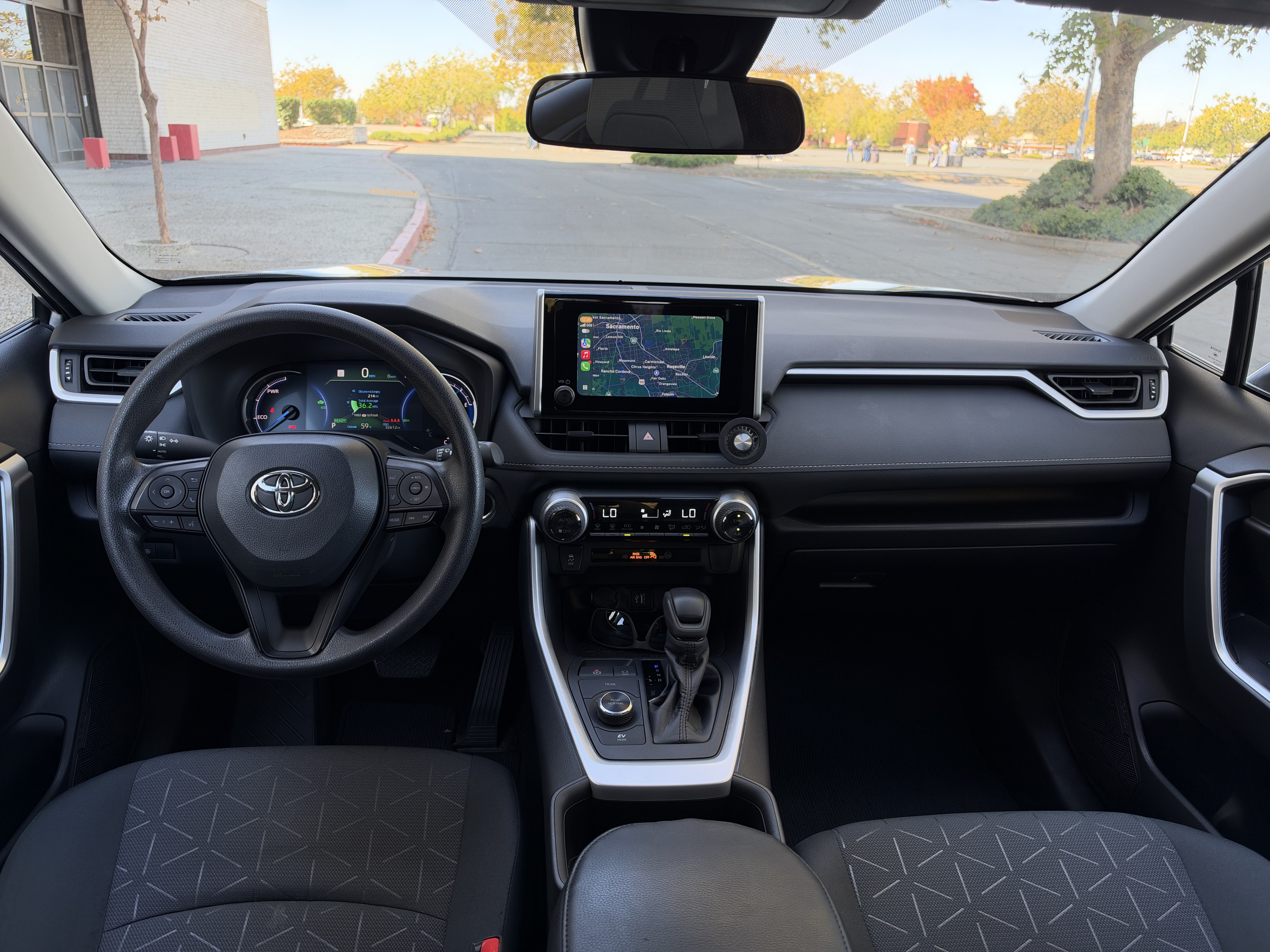 Used 2024 Toyota RAV4 XLE AWD/4WD image 2