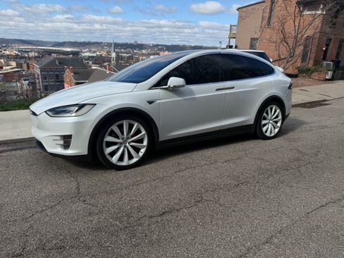 Used 2016 Tesla Model X Performance image 1