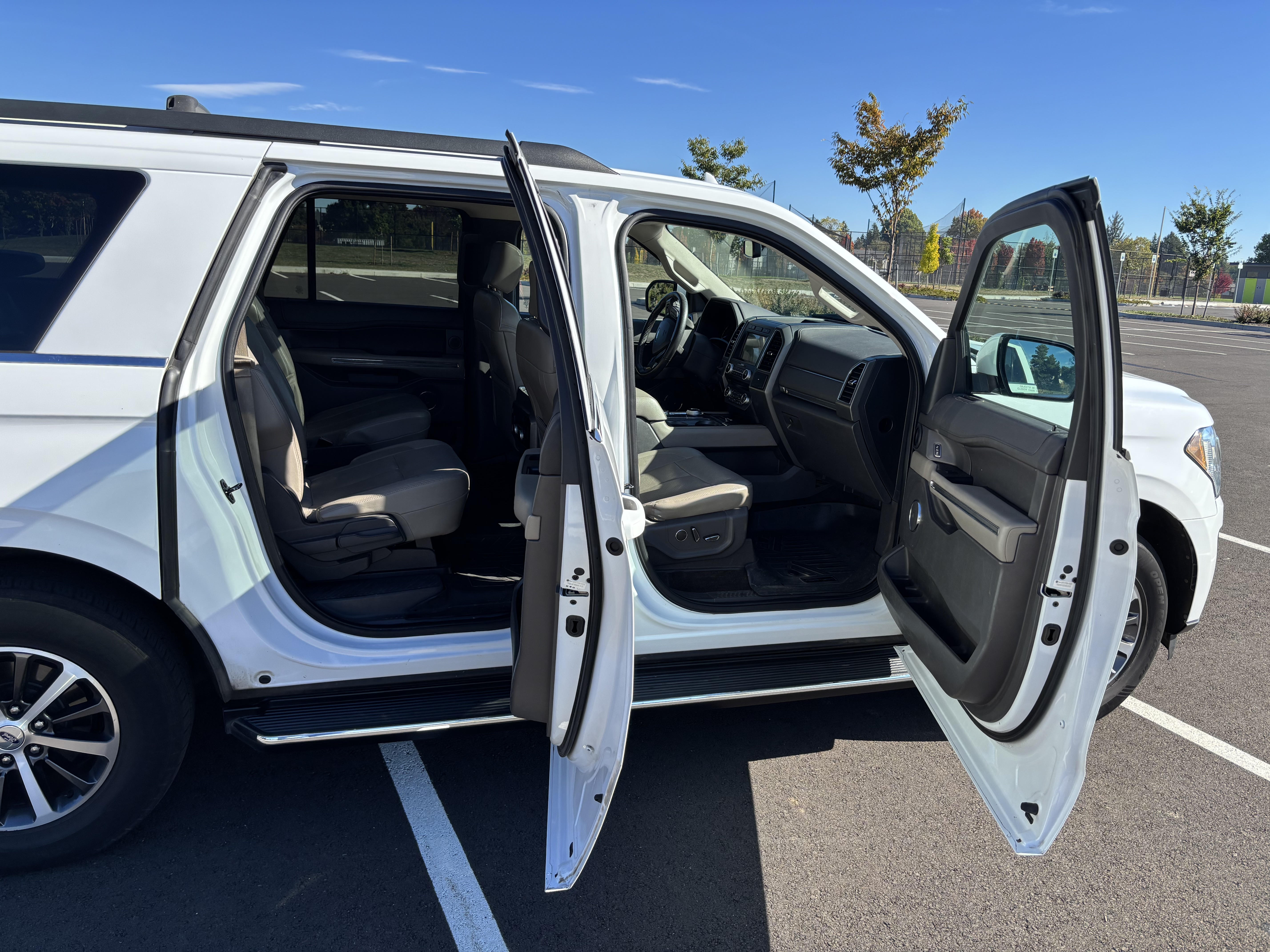 Used 2018 Ford Expedition Max XLT w/ Equipment Group 202A AWD/4WD image 14