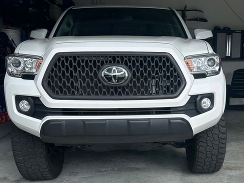 Used 2022 Toyota Tacoma SR5 image 2