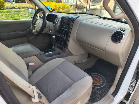Used 2007 Ford Explorer XLT image 15