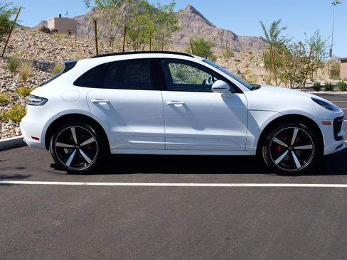 Used 2024 Porsche Macan S AWD/4WD image 9