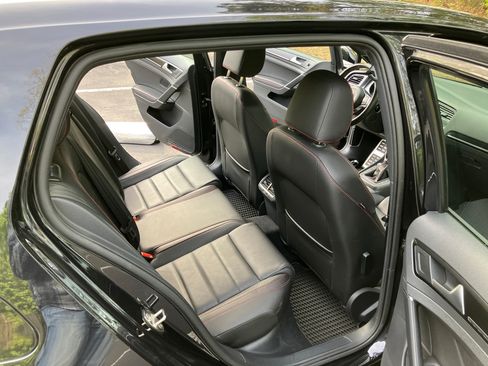 Used 2017 Volkswagen GTI SE image 14