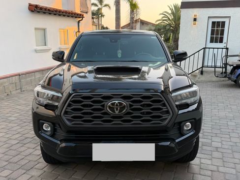 Used 2022 Toyota Tacoma TRD Sport w/ Technology Package image 5