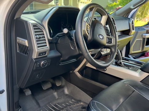 Used 2015 Ford F150 Lariat w/ Equipment Group 502A Luxury image 10