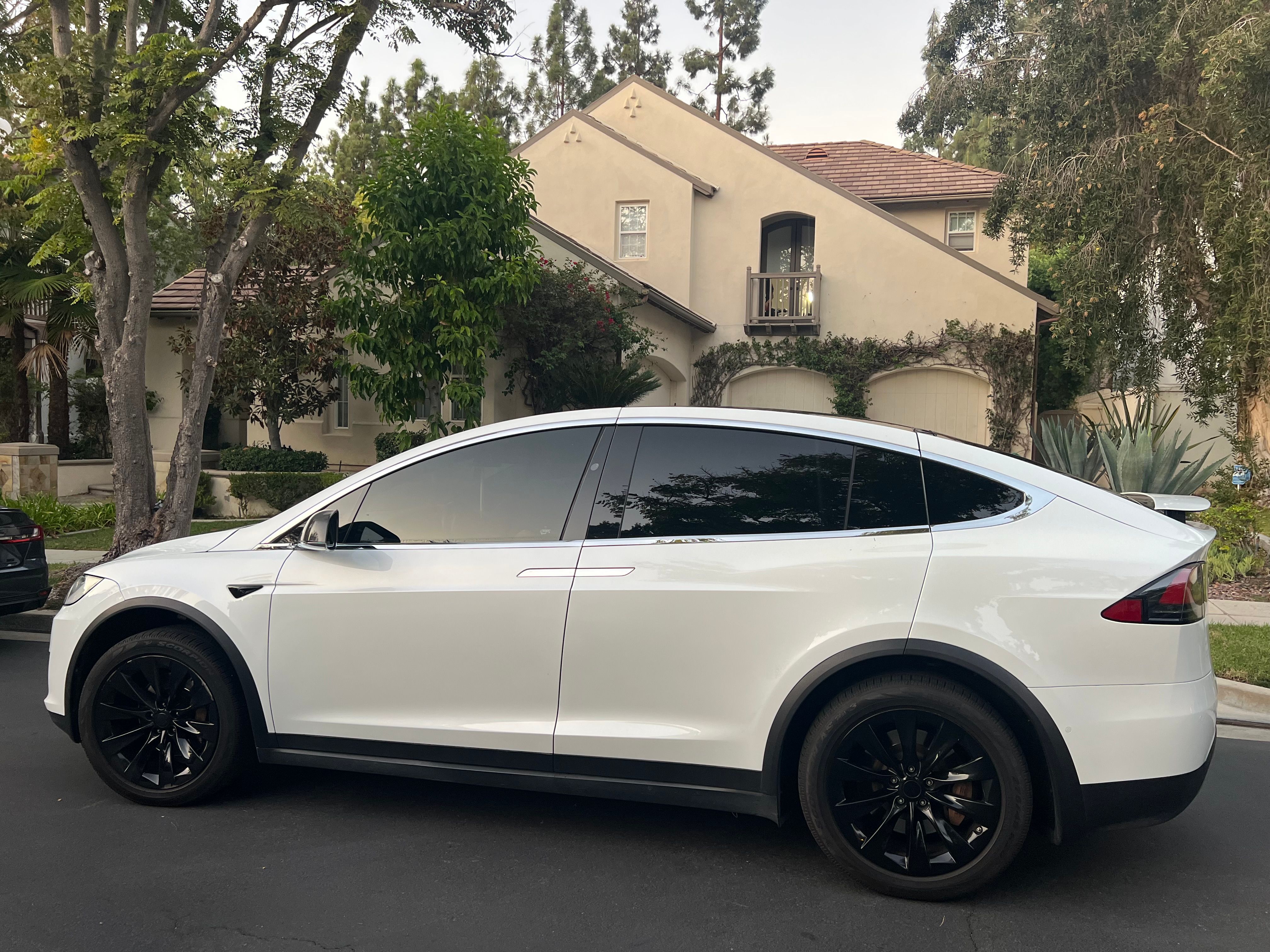 Used 2020 Tesla Model X Long Range AWD/4WD image 16