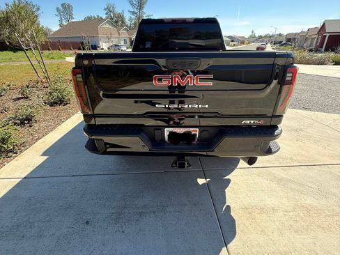 Used 2024 GMC Sierra 2500 AT4 w/ Technology Package image 6