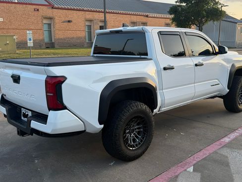 Used 2024 Toyota Tacoma TRD Off-Road AWD/4WD image 4