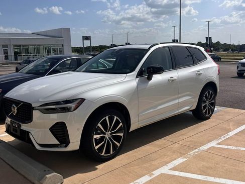 Used 2025 Volvo XC60 B5 Plus w/ Protection Package Premier image 3