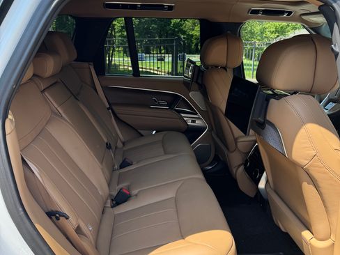 Used 2024 Land Rover Range Rover Autobiography AWD/4WD image 8