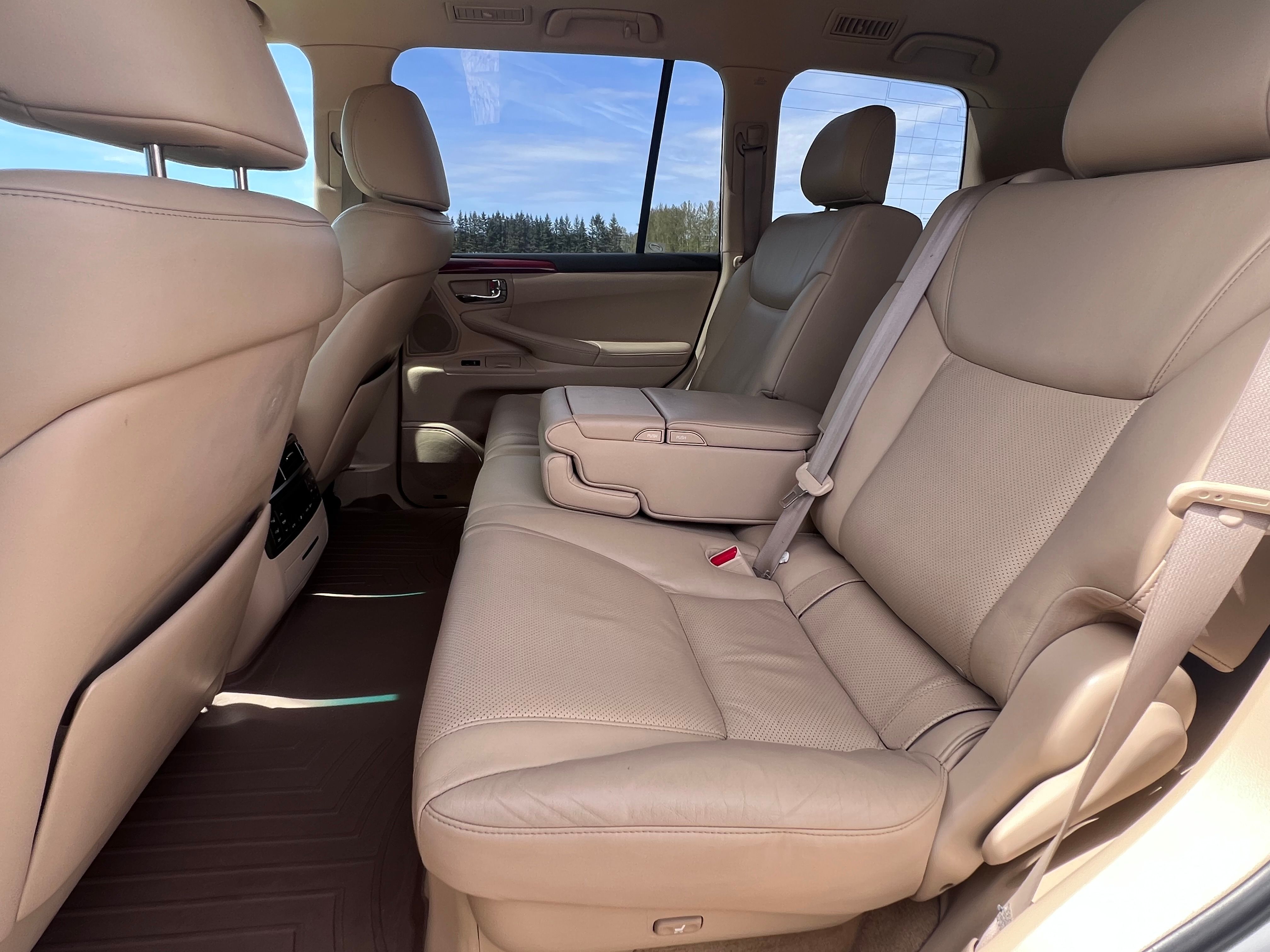 Used 2010 Lexus LX 570 4WD image 12