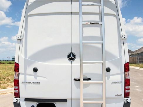 Used 2018 Mercedes-Benz Sprinter 2500 image 8