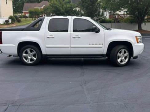 Used 2007 Chevrolet Avalanche LTZ w/ LTZ Preferred Equipment Group AWD/4WD image 4