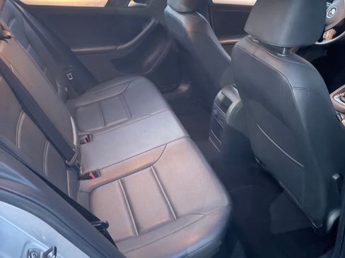 Used 2013 Volkswagen Jetta SE image 9
