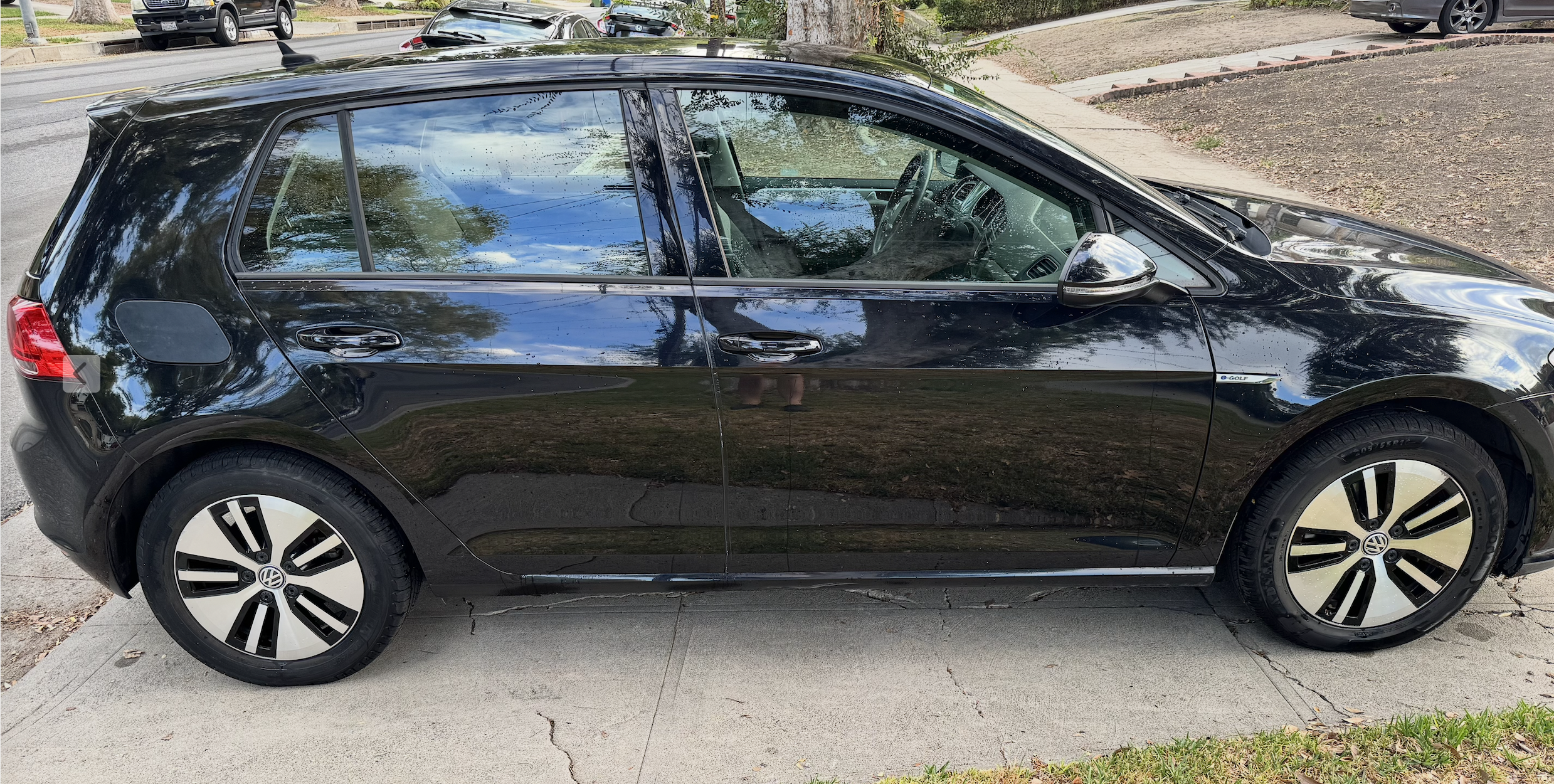 Used 2016 Volkswagen e-Golf SE w/ DC Fast Charging Package FWD image 2