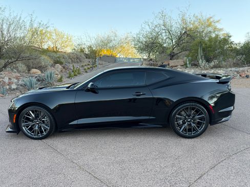Used 2019 Chevrolet Camaro ZL1 image 6
