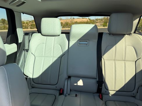 Used 2016 Land Rover Range Rover Sport HSE image 16