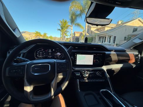 Used 2024 GMC Sierra 2500 Denali w/ Denali Reserve Package image 11