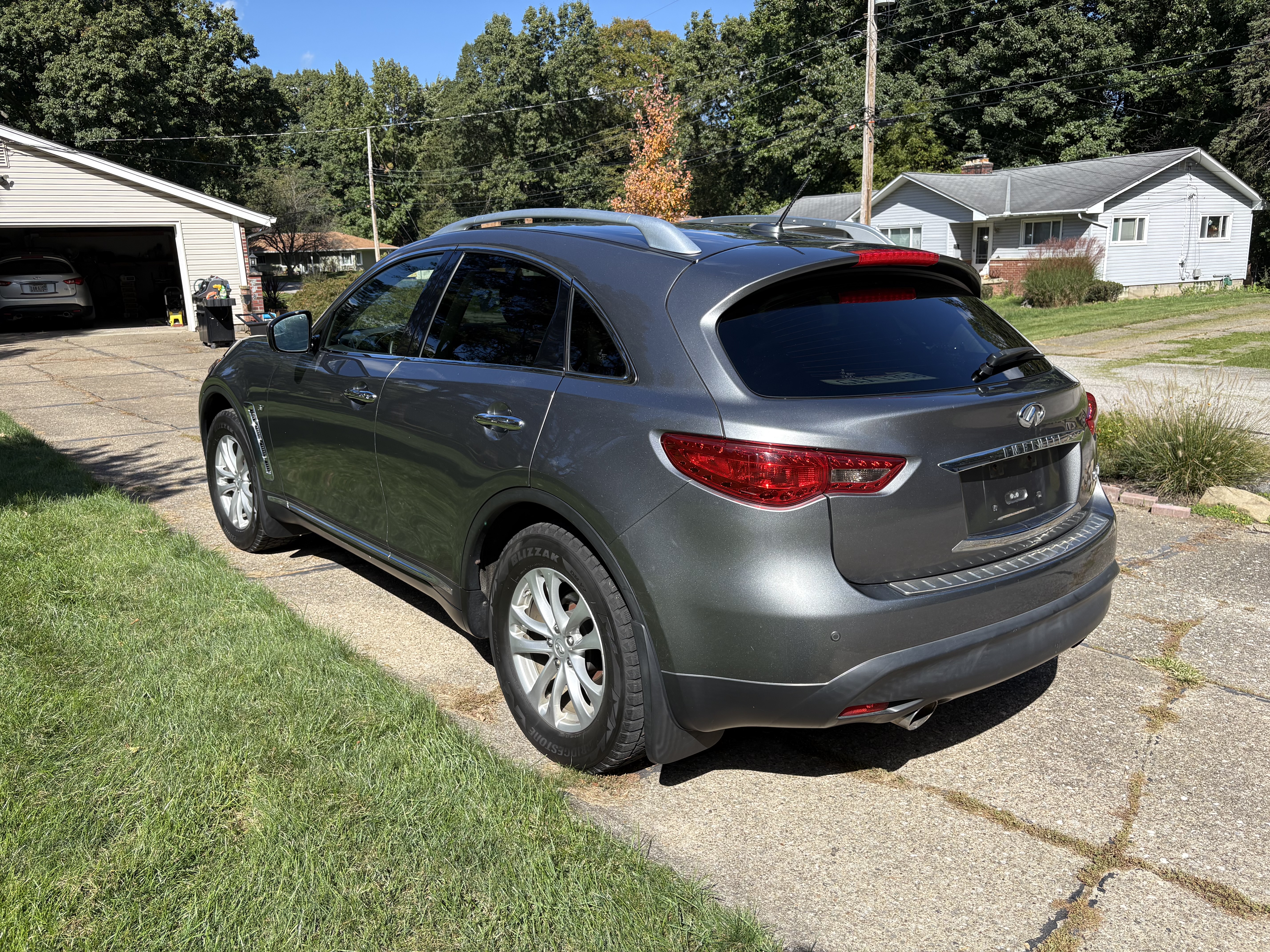 Used 2015 INFINITI QX70 AWD w/ Premium Package image 6