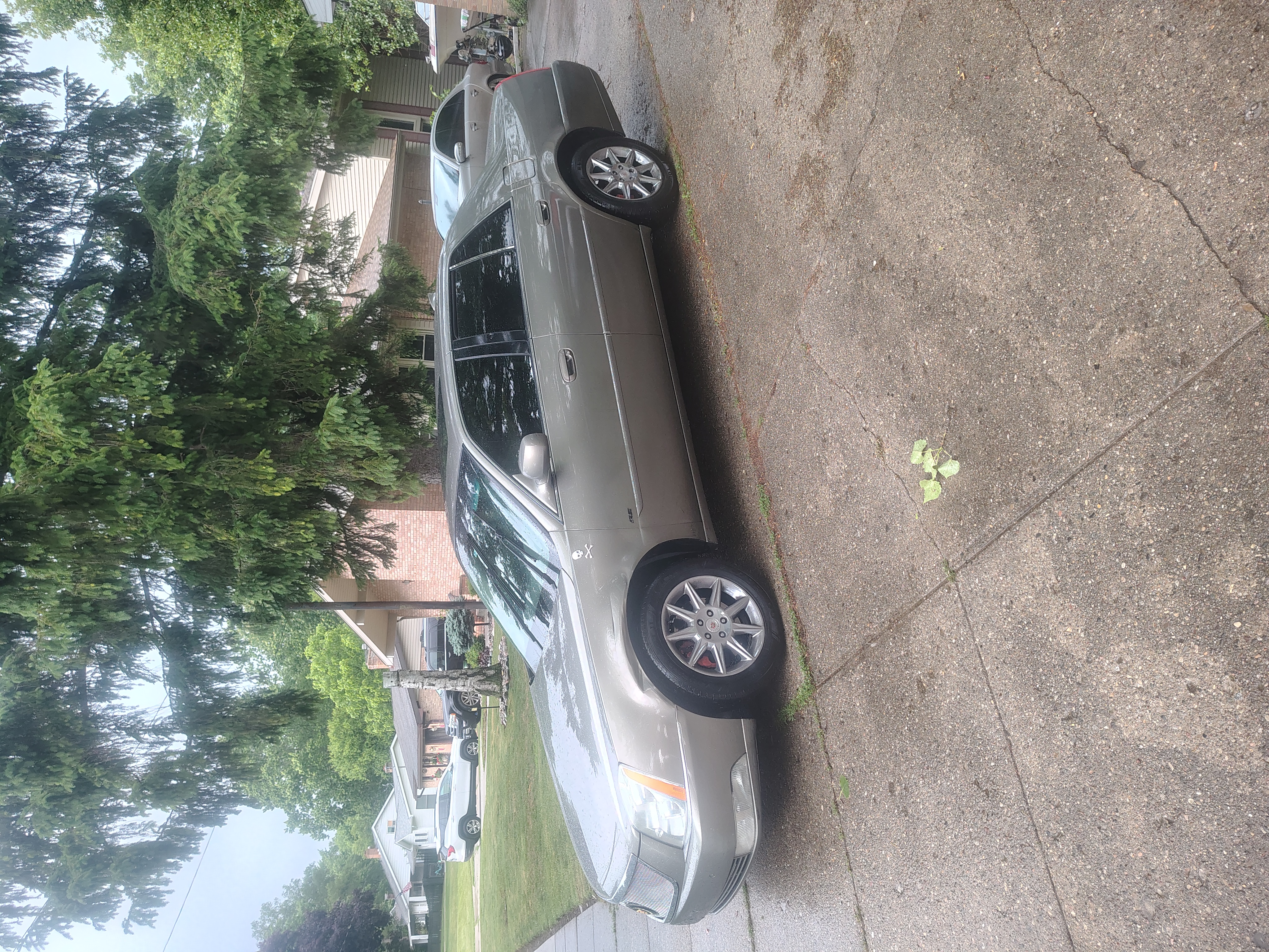 Used 2011 Cadillac DTS Luxury FWD image 1