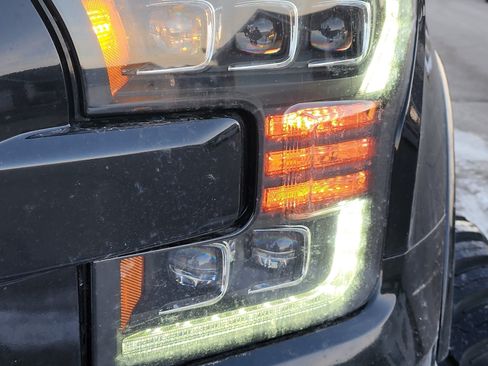 Used 2015 Ford F150 Platinum w/ Equipment Group 701A Luxury image 4