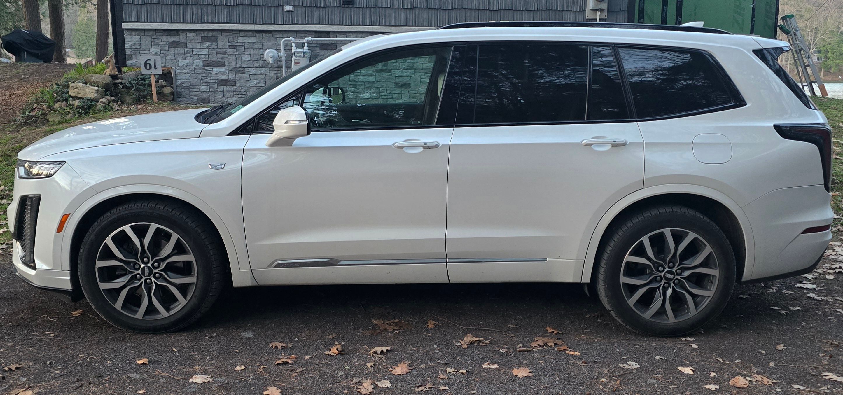 Used 2021 Cadillac XT6 Sport AWD/4WD image 2