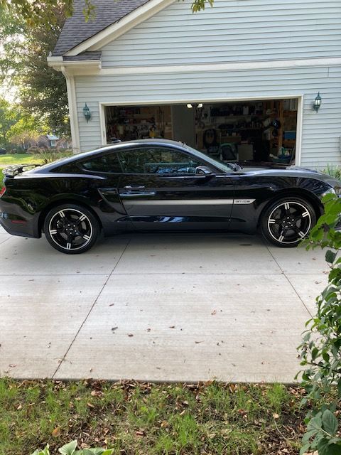 Used 2021 Ford Mustang GT Premium w/ Equipment Group 401A RWD image 5