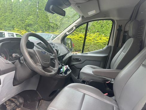 Used 2017 Ford Transit 250 130 Low Roof RWD image 5