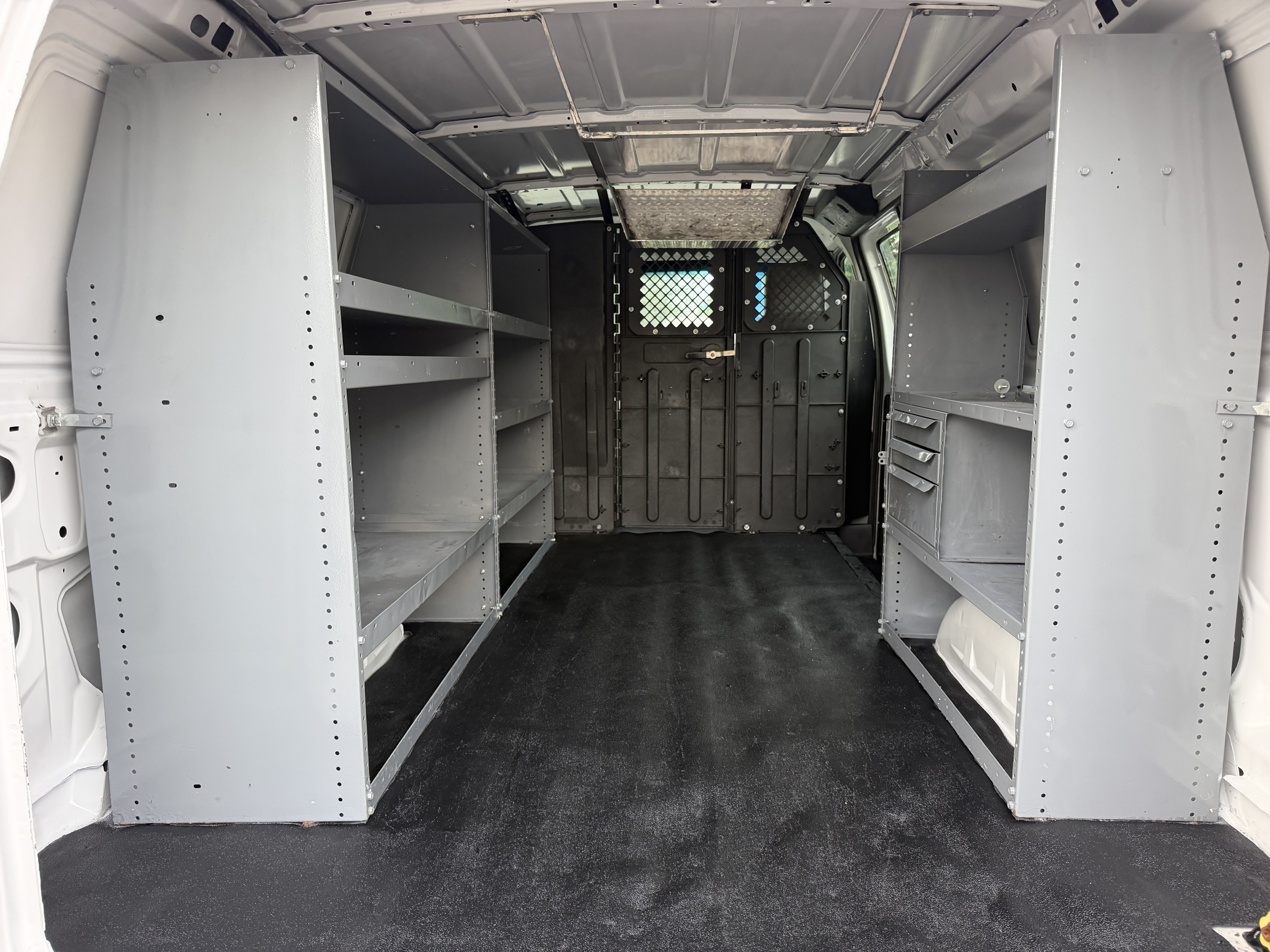 Used 2009 Ford E-350 and Econoline 350 Super Duty RWD image 17
