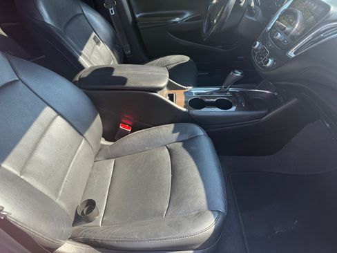 Used 2018 Chevrolet Malibu Premier w/ Premier Sun and Wheel Package image 11