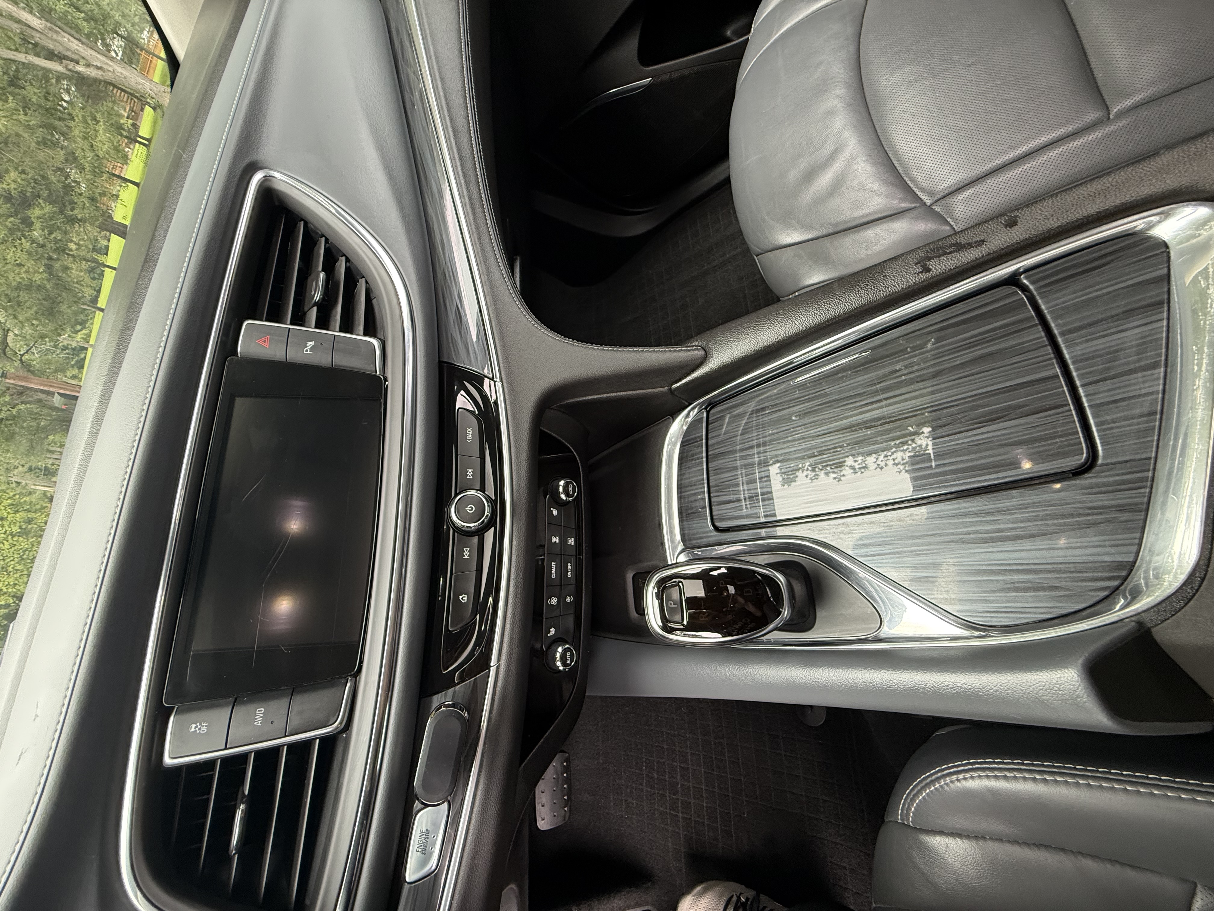Used 2018 Buick Enclave Essence AWD/4WD image 12