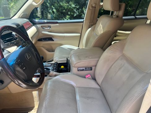 Used 2013 Lexus LX 570 4WD w/ Luxury Pkg w/Pre-crash image 9