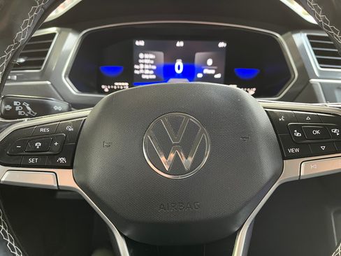 Used 2022 Volkswagen Tiguan SE image 8