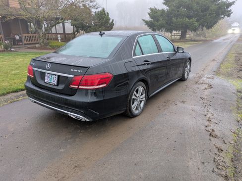 Used 2014 Mercedes-Benz E 250 BlueTEC Sedan image 4