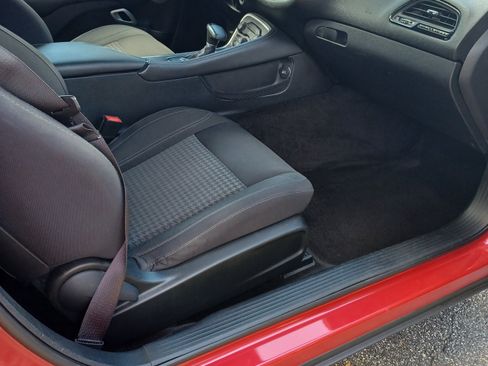 Used 2015 Dodge Challenger SXT image 12