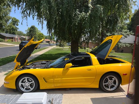 Used 2004 Chevrolet Corvette Coupe w/ Preferred Equipment Group RWD image 2