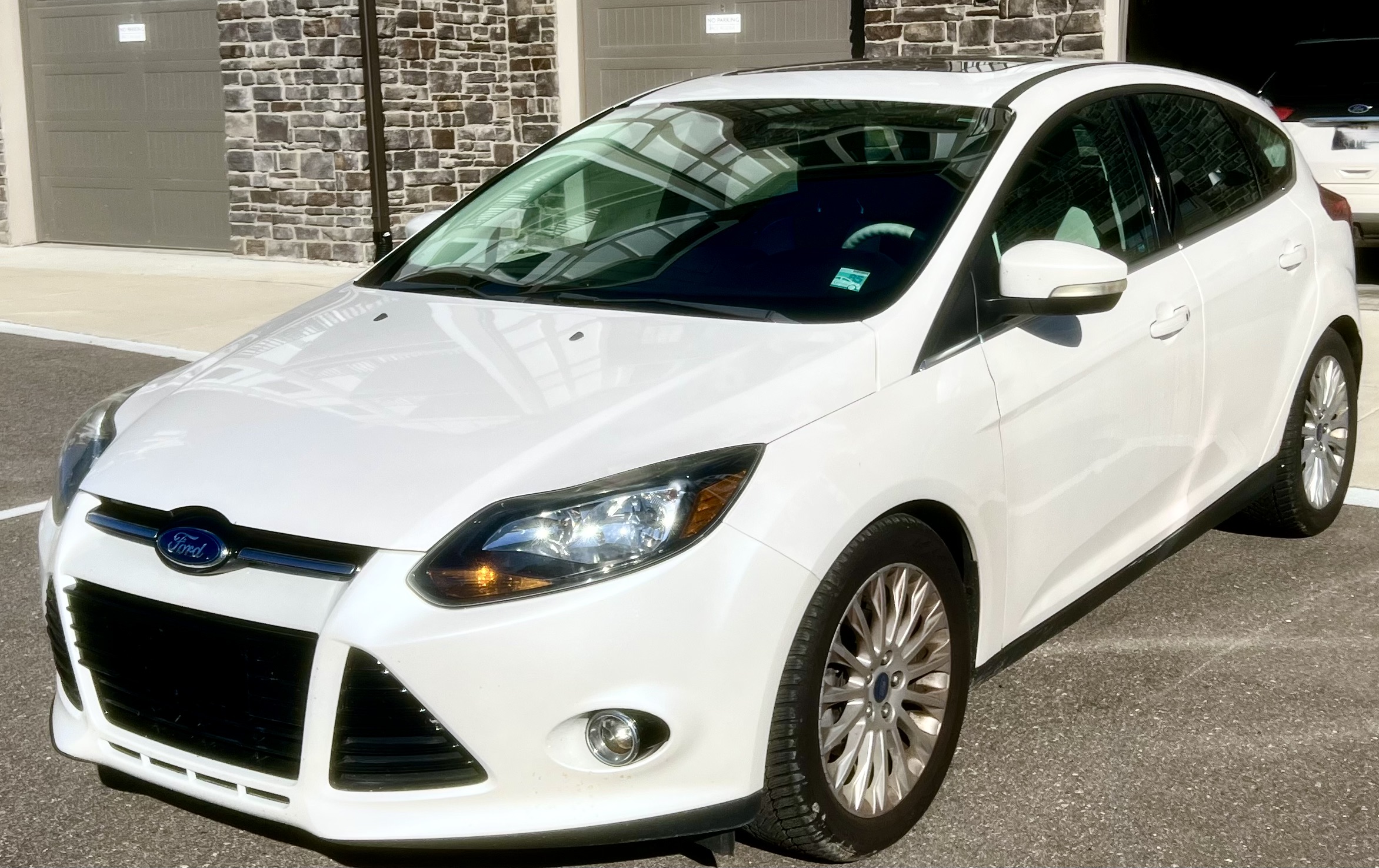 Used 2012 Ford Focus Titanium FWD image 1