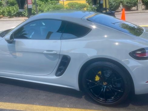 Used 2018 Porsche 718 Cayman RWD image 10