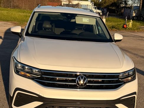 Used 2023 Volkswagen Tiguan SE image 4