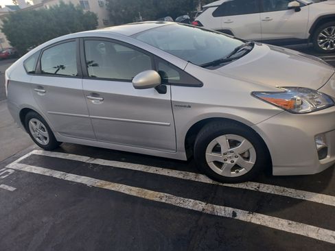 Used 2011 Toyota Prius Two image 1