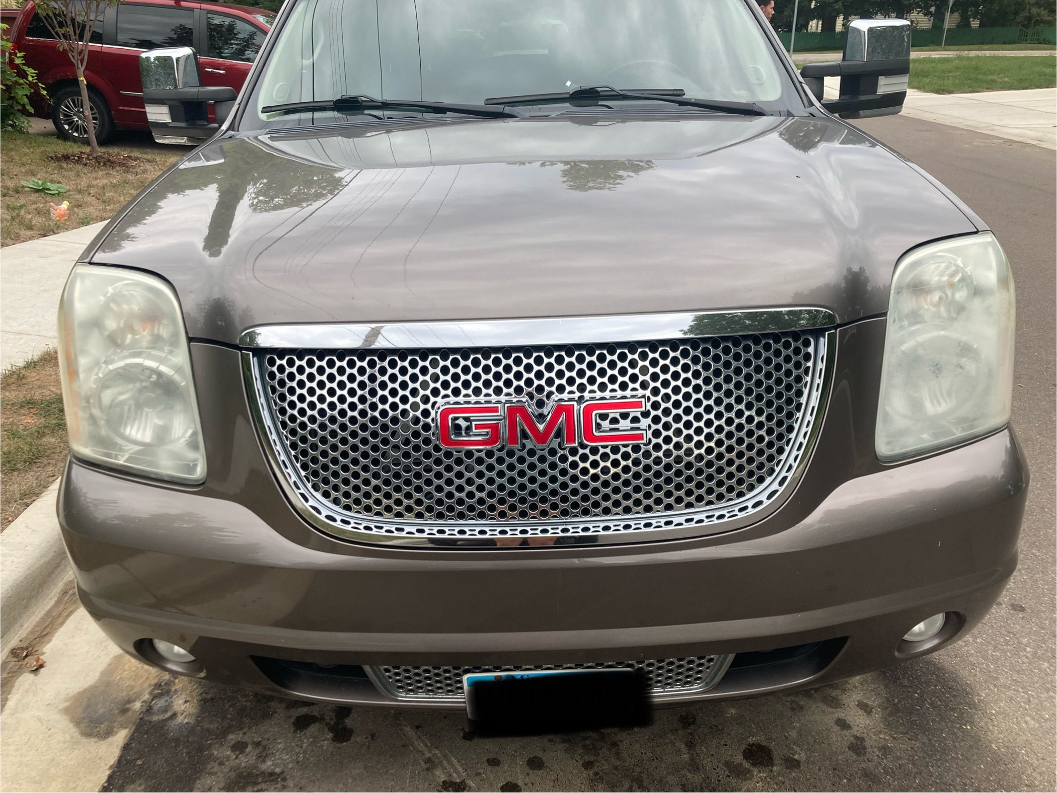 Used 2012 GMC Yukon XL Denali AWD/4WD image 1
