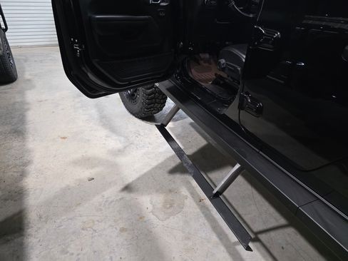 Used 2021 Jeep Gladiator Sport image 15