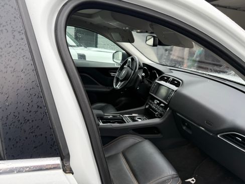 Used 2018 Jaguar F-PACE Prestige image 5