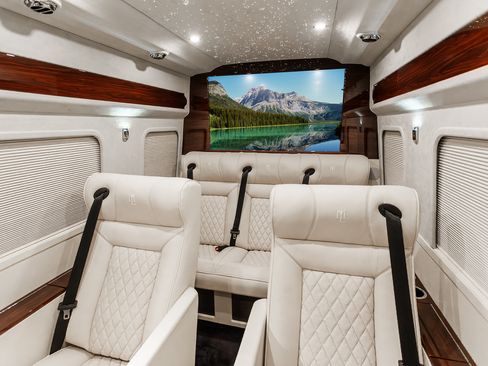 Used 2025 Mercedes-Benz Sprinter 2500 image 11