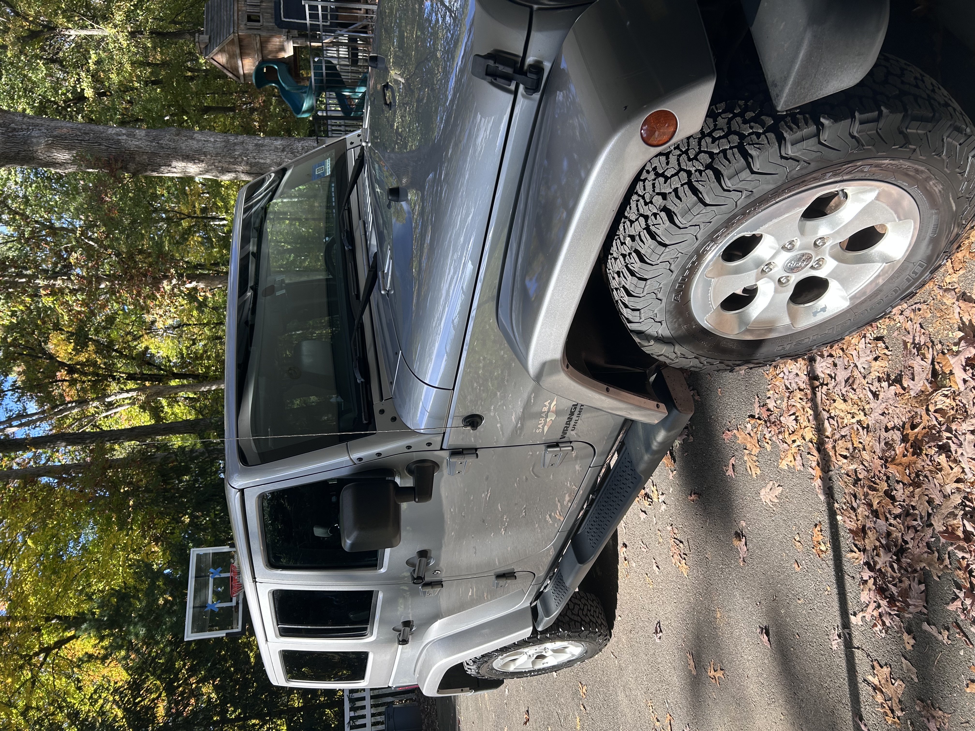 Used 2014 Jeep Wrangler Unlimited Sahara w/ Connectivity Group AWD/4WD image 2