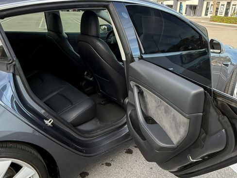 Used 2018 Tesla Model 3 Performance image 16